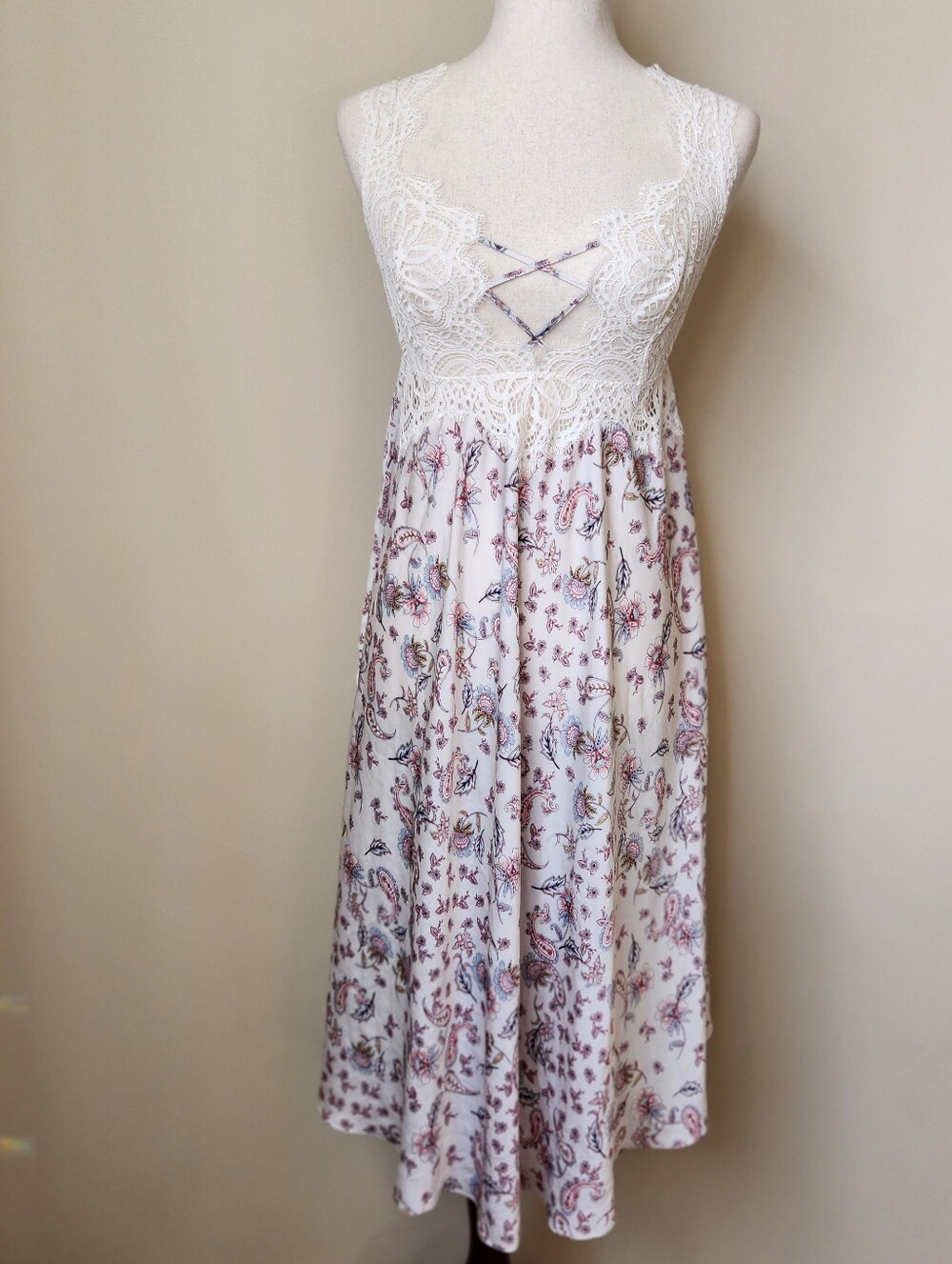 Victorias Secret Lace Plunge Paisley Slip Nightgown Dress White Pink Pastel Sz M